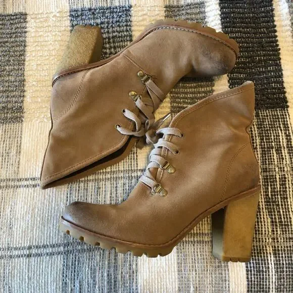 UGG Australia Calynda Seude Ankle Booties Womens Sz 10 Winter Cute Warm - Picture 2 of 10